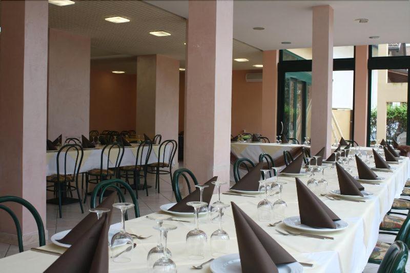 Hotel Gadames - Lunch On The Cervia